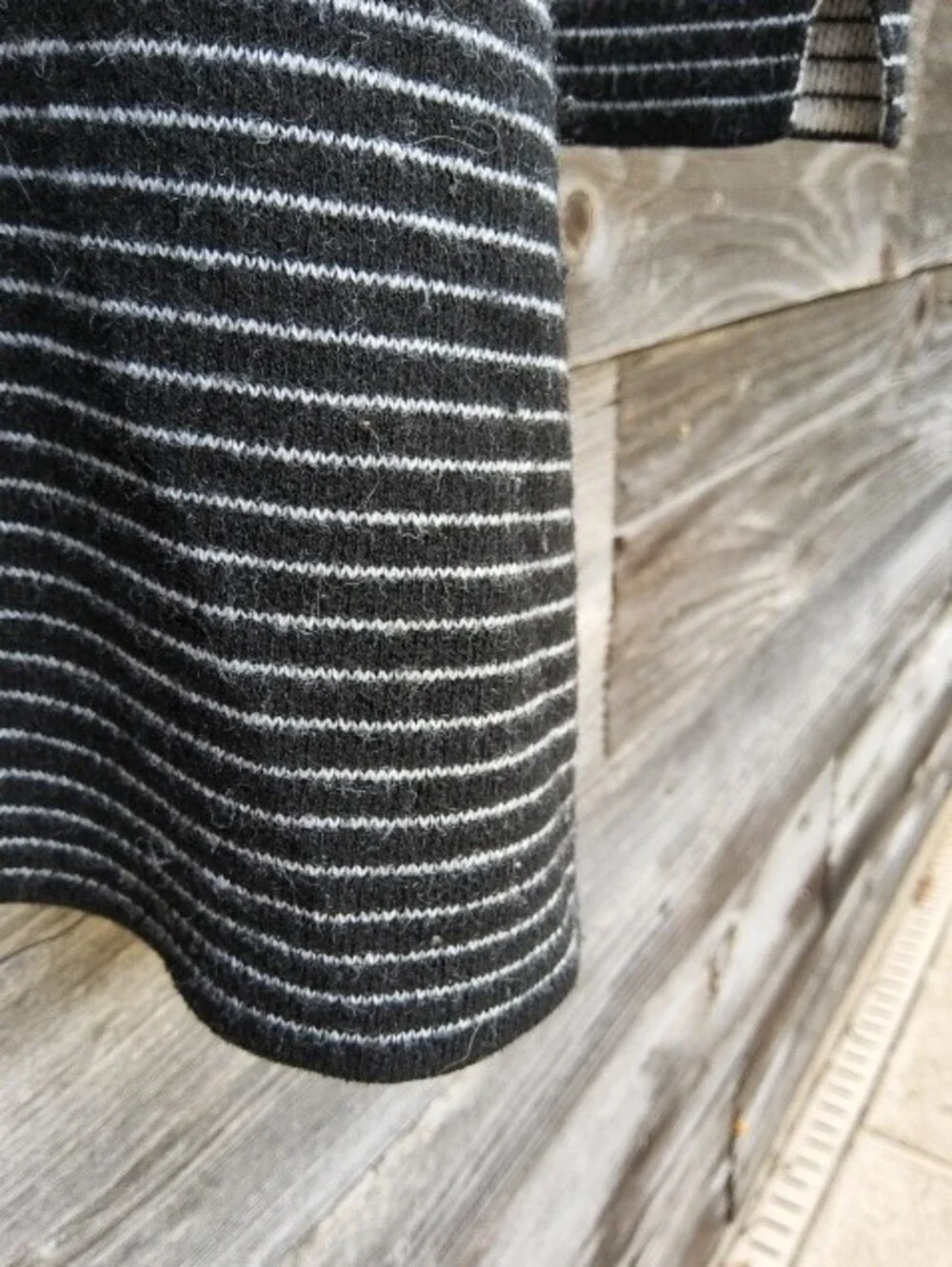 LOFT Black and White Striped Sweater Size XL - Picture 9 of 9